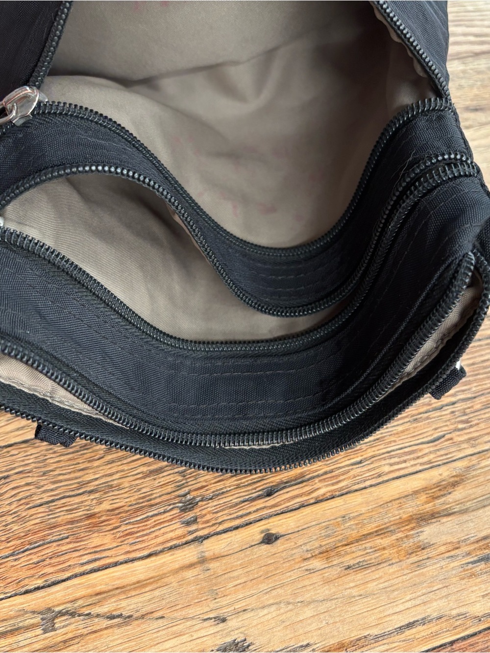 Baggallini Black Compact Crossbody Organizer - Picture 3 of 4
